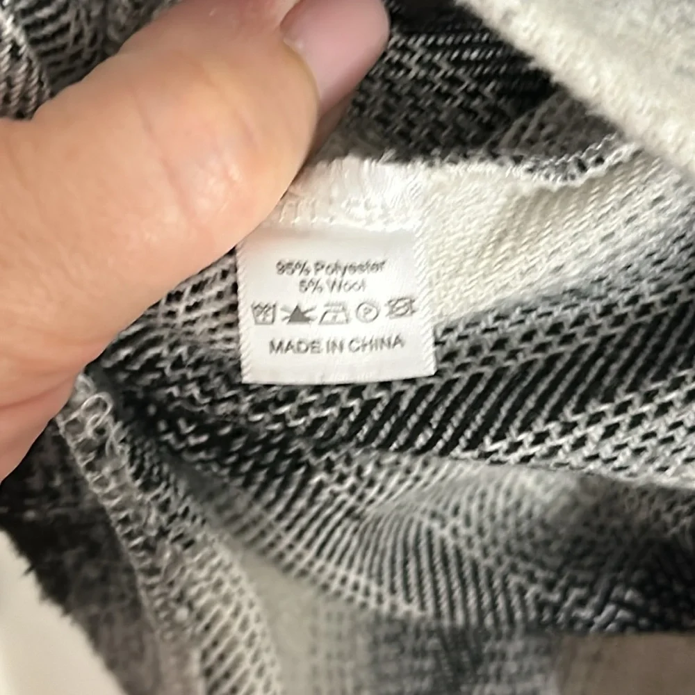 Babe Shacket size large - Picture 5 of 8